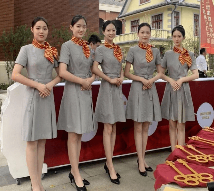 青春禮韻，茶香盛會(huì)——記我校學(xué)生光榮承擔(dān)第七屆中華茶奧會(huì)禮儀與會(huì)展服務(wù)